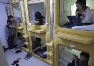 做个调查要是你们出差,有家庭公寓和胶囊旅馆你们住哪个家庭公寓价格100元胶囊旅馆50元下面是是胶囊旅馆旅图片
