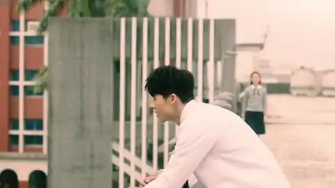 王全胜去世后,黄雨萱来到有王全胜的另一世界,那里他叫李子维,她叫陈韵如想见你