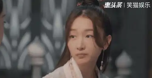 周冬雨首部古装剧因演技被吐槽,明明是女主,却被张嘉倪碾压