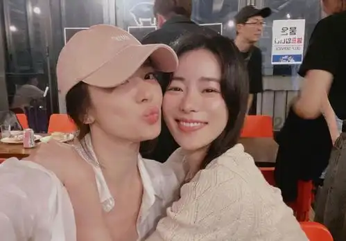 黑暗荣耀幕后花絮照引发热议,41岁宋慧乔赢林智妍