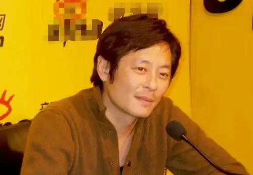 曾红过四大天王,批评陈奕迅不会唱歌,现伸手向粉丝要钱