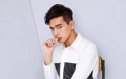 电视剧蜜汁炖鱿鱼曝光蜜语甜颜版海报,原著书迷不满
