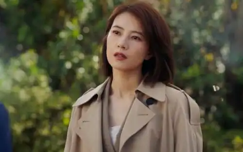 高圆圆饰演宋美龄剧照曝光眼袋法令纹突出,网友气质不符
