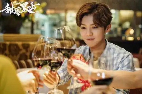 甜蜜暴击游乐园约会明天方宇悸动拉手
