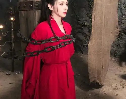 曾靠一部烂片红了10年,观众等了10年她终于出了新作