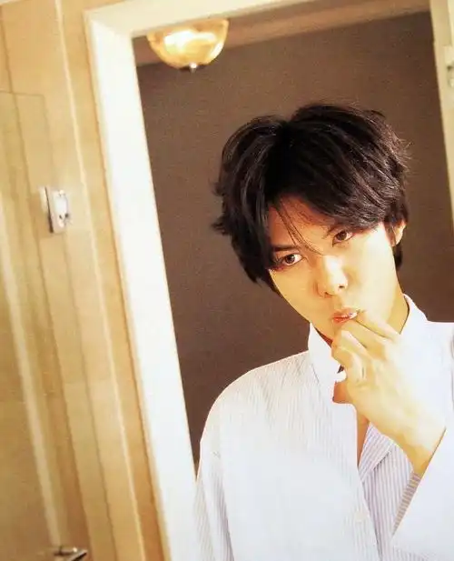 他是世纪末美少年,她帅到掰弯无数小姐姐,相恋10年不婚好一对神仙眷侣