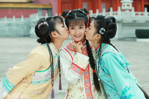 组图新还珠曝欢乐剧照四大才子搞笑组乐队