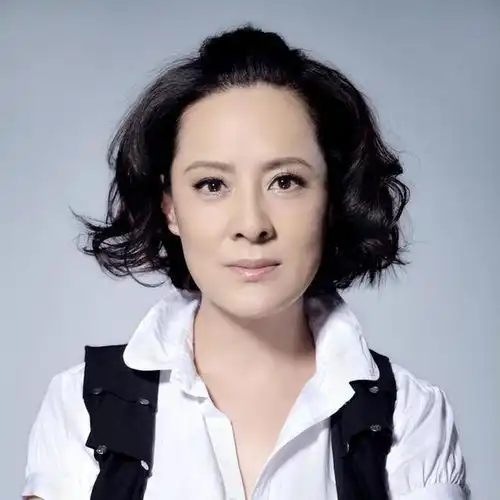 以为依然单身,实际嫁给了爱情的7位实力派女星,另一半也是明星
