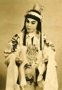 著名越剧表演艺术家王文娟是如何与越剧结缘呢
