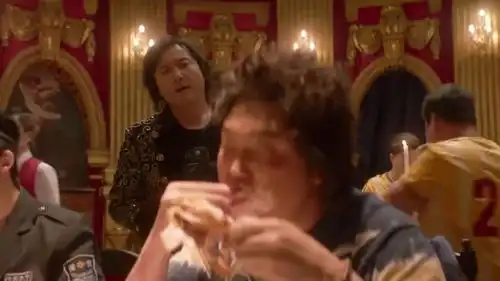 西虹市首富王多鱼有钱也不忘朋友,龙虾成盆上,拉菲成箱喝
