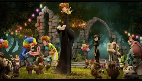 精灵旅社3千年老鬼德古拉坠入情网啦
