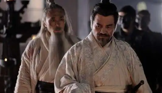 这位君王太荒唐,跟宰相夫人私会时,被当成了淫贼砍死