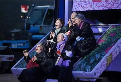 一个美少女,老了50岁之后,美得不可思议