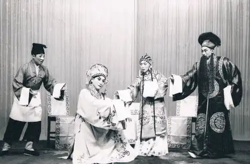 梨园追思纪念越调艺术大师申凤梅逝世30周年
