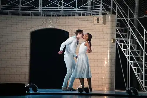 马修伯恩新作来沪这是你从未见过的罗密欧与朱丽叶
