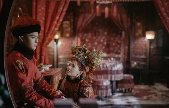 延禧攻略傅璎再合体吴谨言帮许凯整理衣领还偷偷牵手了
