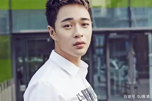 号手就位十大帅哥个个英姿勃发,李易峰排第三,第一实至名归
