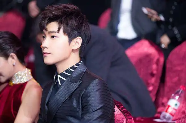 邢昭林蹭热度碰瓷杨洋,双世宠妃也捧不红他