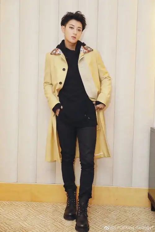 路人镜头下的明星景甜李沁认不出,刘亦菲身材是唐嫣两倍