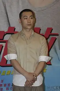 赵楚仑出席等待绽放开机发布会
