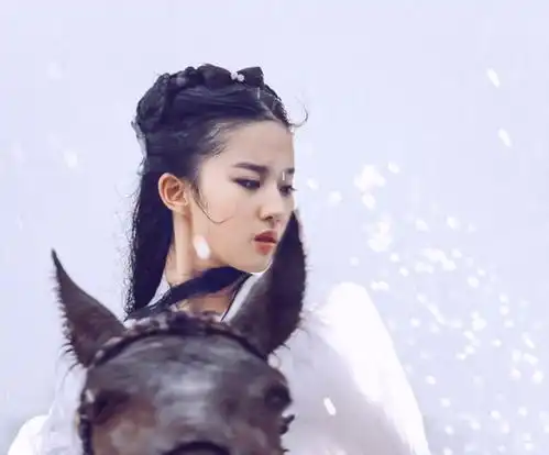 刘亦菲从清纯小龙女到硬汉花木兰,身材辣眼暗示风格要变
