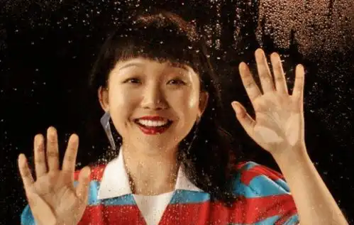 她又矮又胖,25岁却成功逆袭未来影后如何将一手烂牌打成王炸
