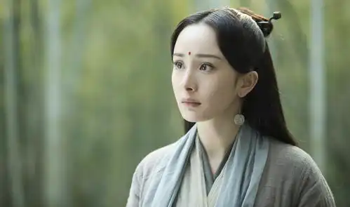 迪丽热巴取代范冰冰成内娱颜值天花板,她的仙女唇更让人惊艳