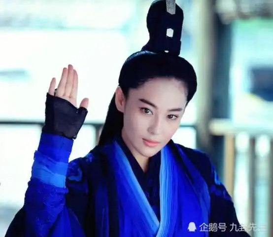 因演李莫愁成名,曾与李晨相恋多年无果,和军人男友闪婚活成这样
