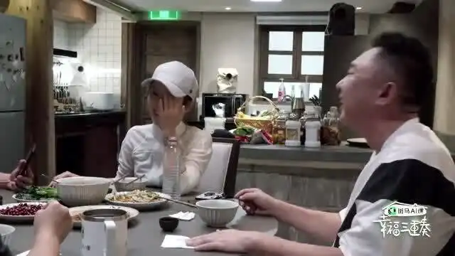 吴京于谦聊起八佰,谢楠称张译是投胎式演技,吴京一个电话打过去了
