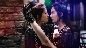 刘亦菲现身成都宣传电影二代妖精