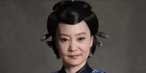 老公走后,62岁刘雪华独居近十年,24小时开电视最怕摔倒无人发现
