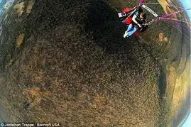 美国男子上演真人版飞屋环游记