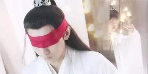 12位嘉宾宣传琉璃云歌会,11位配图都是团体照,唯独成毅特殊