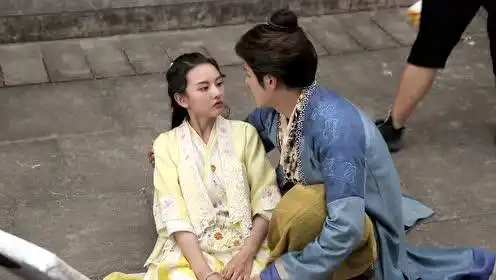 夜天子独家花絮小天莹莹诀别两人泣不成声
