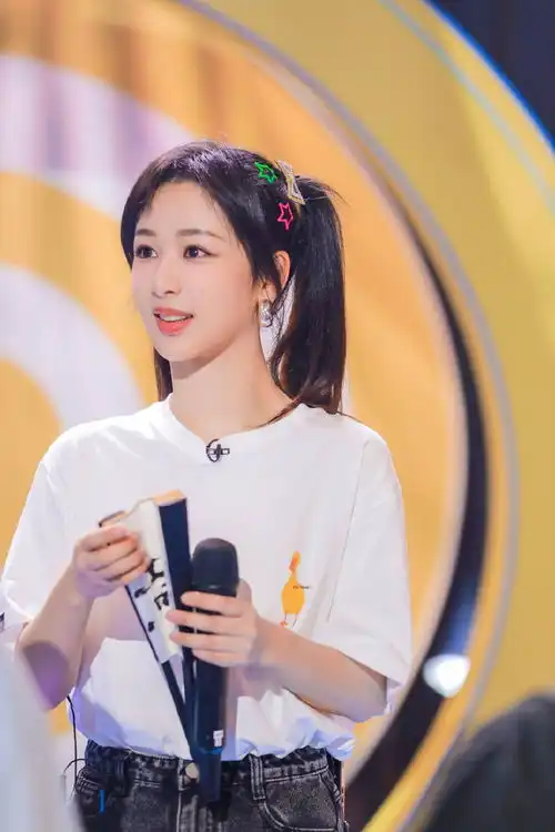 组图杨紫录制综艺再现双马尾造型网友直呼好有少女感
