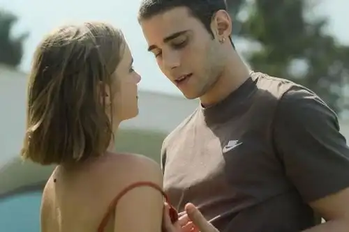 对面的空楼就像一个谜二湘空间