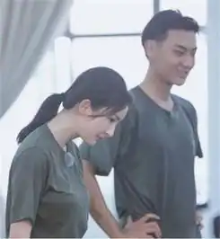 黄子韬和杨幂的不经意间,曾经暧昧八卦竟是谈判官剧照
