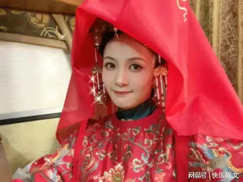 29岁女星白鹿剧照曝光红衣古装造型唯美可爱,感情如一张白纸
