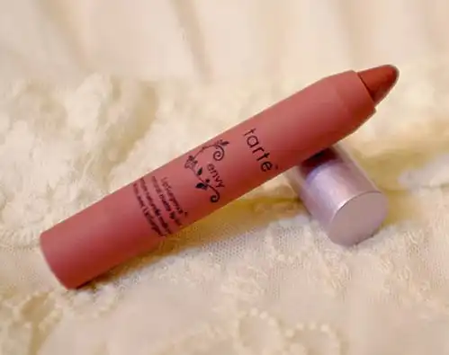 这些评价显白口红都卖疯了这10只轻薄显白热卖口红包包里必不可少
