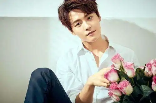 明星的黑粉有多可怕热巴被立碑,蔡徐坤险失明,他的爷爷被气死
