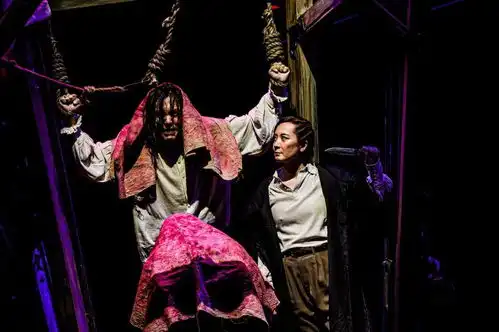 巡演30城口碑之作威廉与我本周登陆北京人艺
