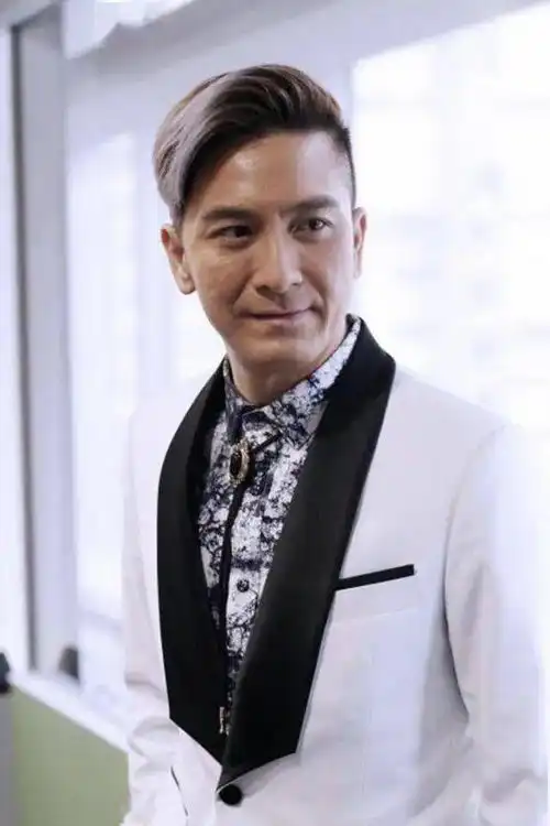 忙里偷闲tvb视帝与新女友闺房密会三小时,疑暗示要闪婚