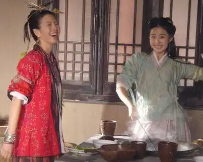 这部剧捧红了当年名不见经传的胡歌彭于晏安以轩和刘亦菲等人
