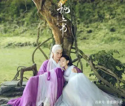 三生三世枕上书凤九造型被批,网友还是艳丽红衣适合她

