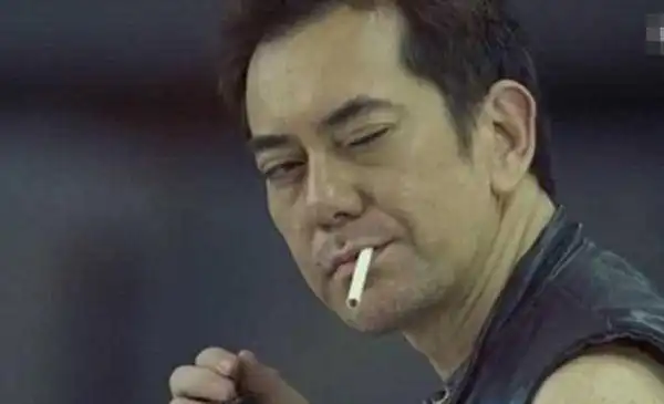 本以为吴彦祖陈冠希够帅了,看到20岁的黄秋生才懂什么是神颜
