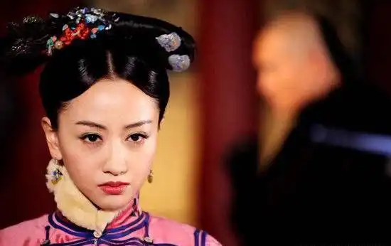 娱乐圈的专业户,朱一龙逢戏必吐血,胡歌哪部戏都自己养孩子
