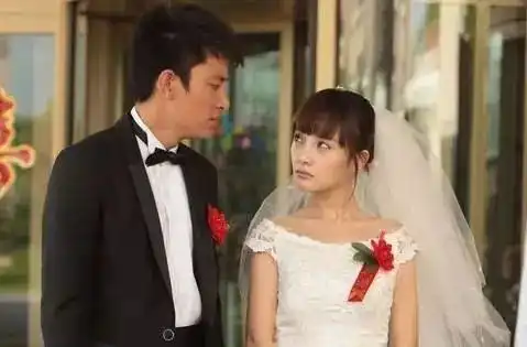 周迅年轻时候撞脸李小璐原以为是开玩笑,看到照片后我相信了
