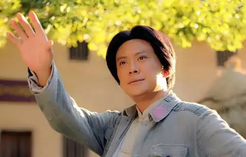 国家一级演员出道30年不火,老婆是童年女神,因逃犯司机上了热搜