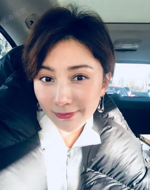 67岁导演尤小刚妻子近照曝光,两人相差30岁
