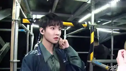 陈情令团综晕乎乎的郑繁星我说前面咋一片荷花呢,真的太可爱啦